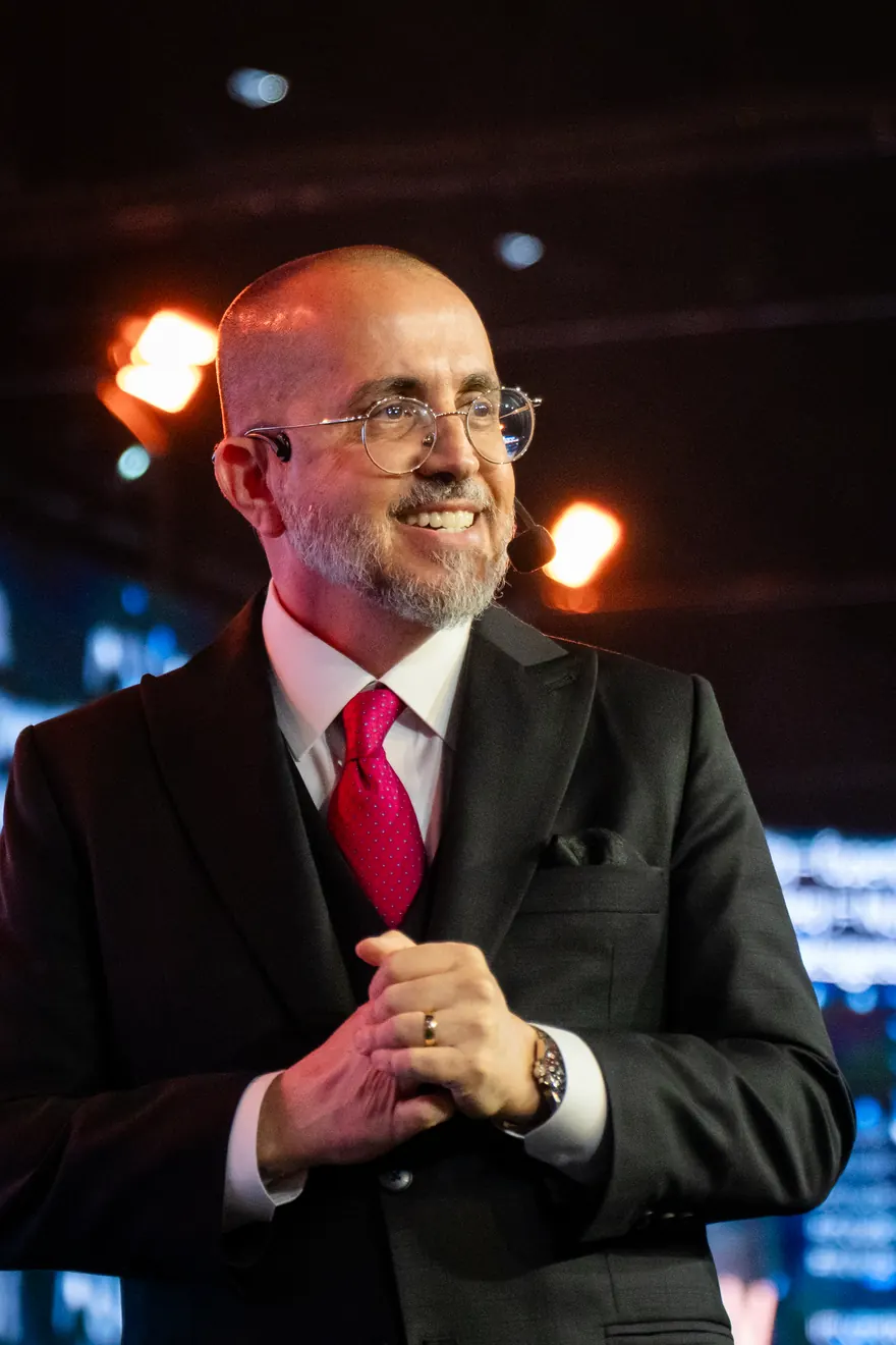Professor Cristiano Ferreira no palco da Imersão Advogado 10X